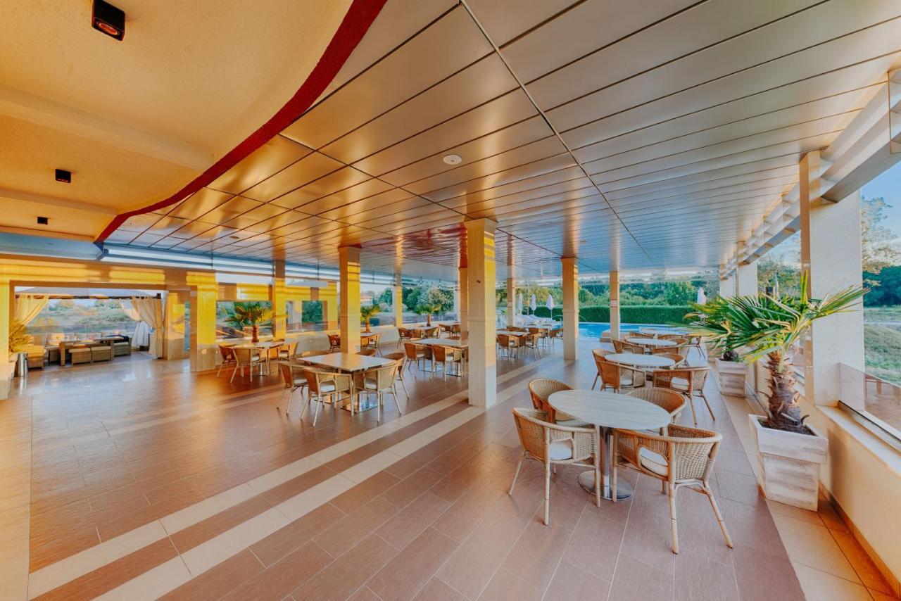 Hotel Lion Ulcinj Exterior foto