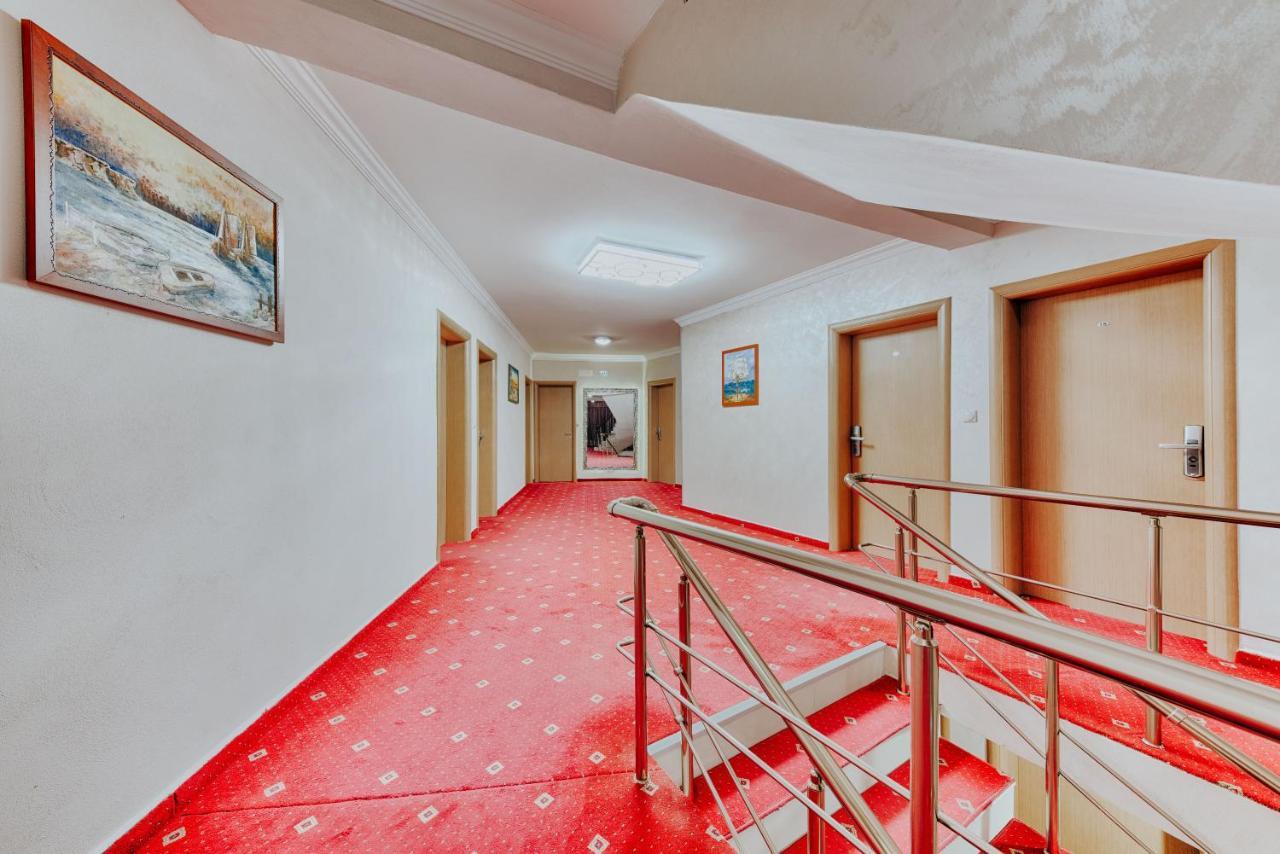 Hotel Lion Ulcinj Exterior foto