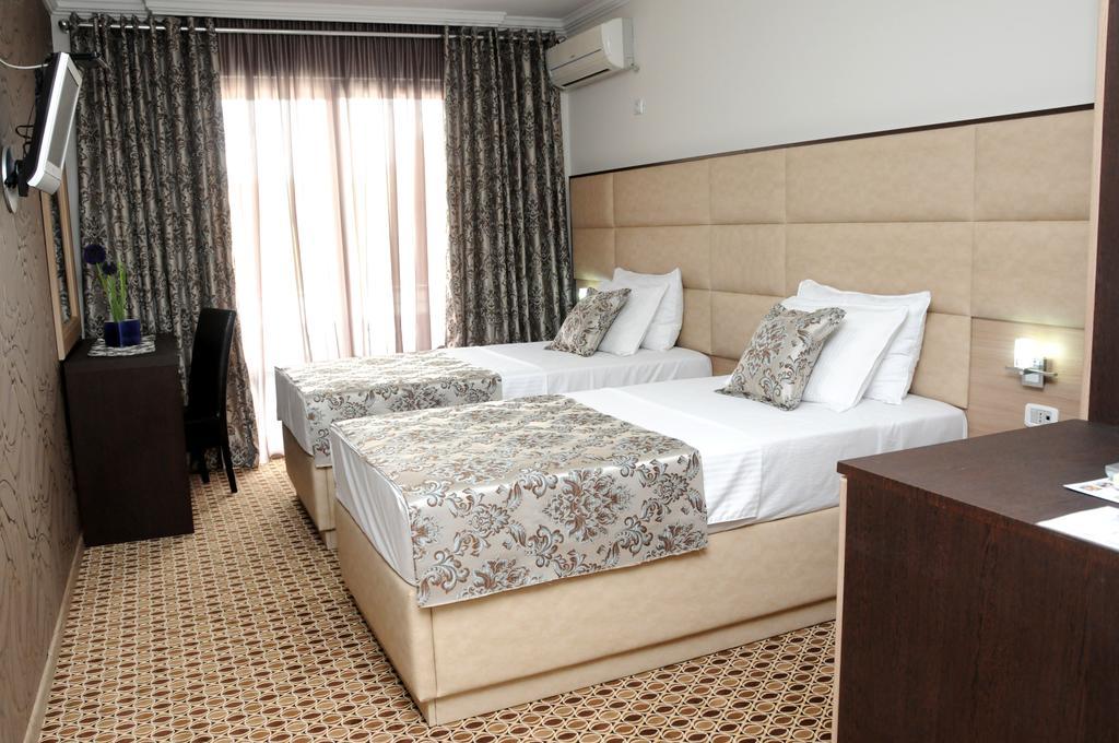 Hotel Lion Ulcinj Exterior foto