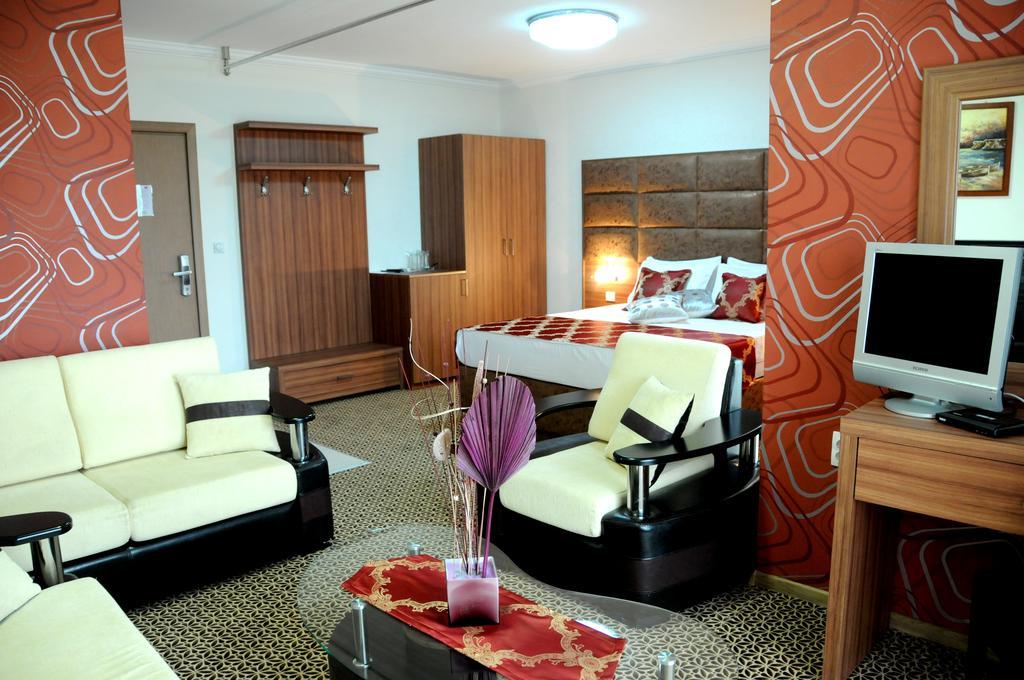 Hotel Lion Ulcinj Exterior foto