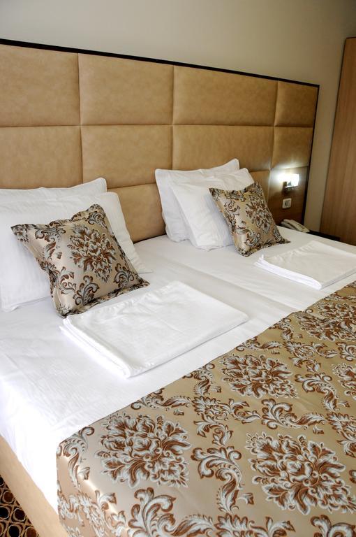 Hotel Lion Ulcinj Exterior foto